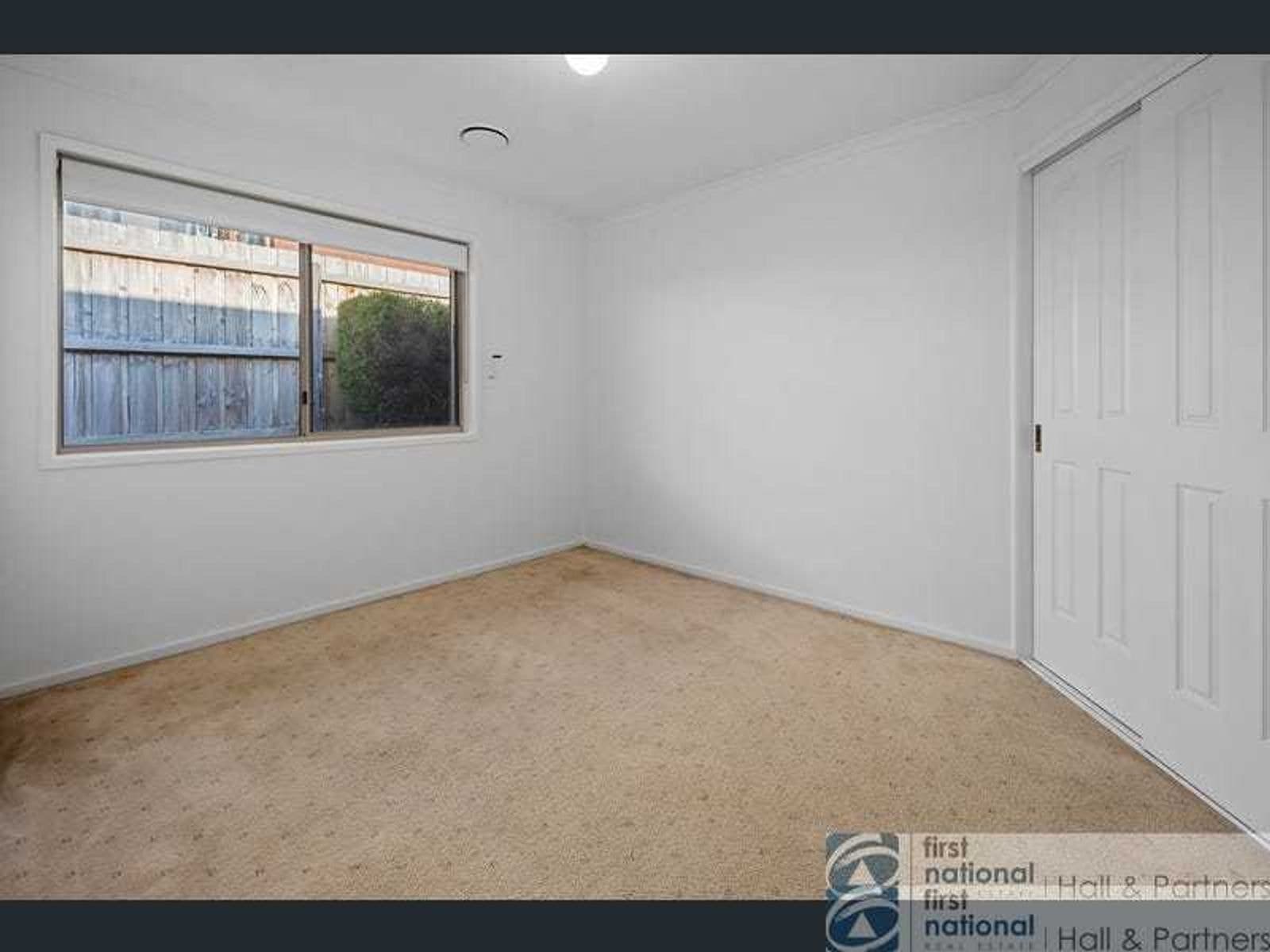 12 Lodge Crescent, Berwick VIC 3806, Berwick - Thumbnail 4