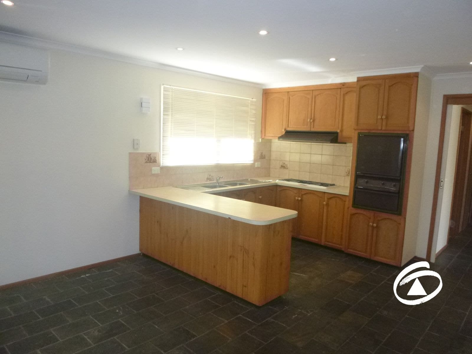 30 Fleetwood Drive, Narre Warren VIC 3805, Narre Warren - Thumbnail 2