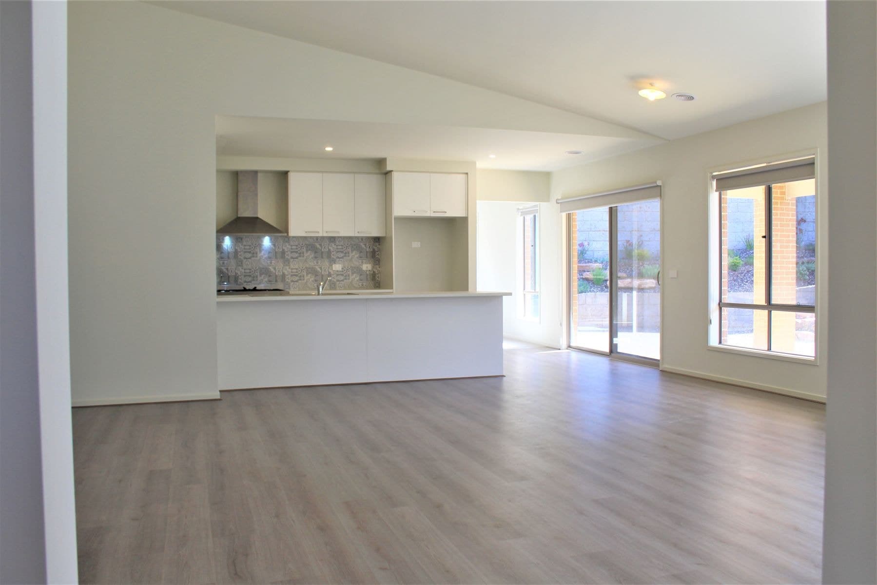 6 Elmside Avenue, Warragul VIC 3820, Warragul - Thumbnail 3