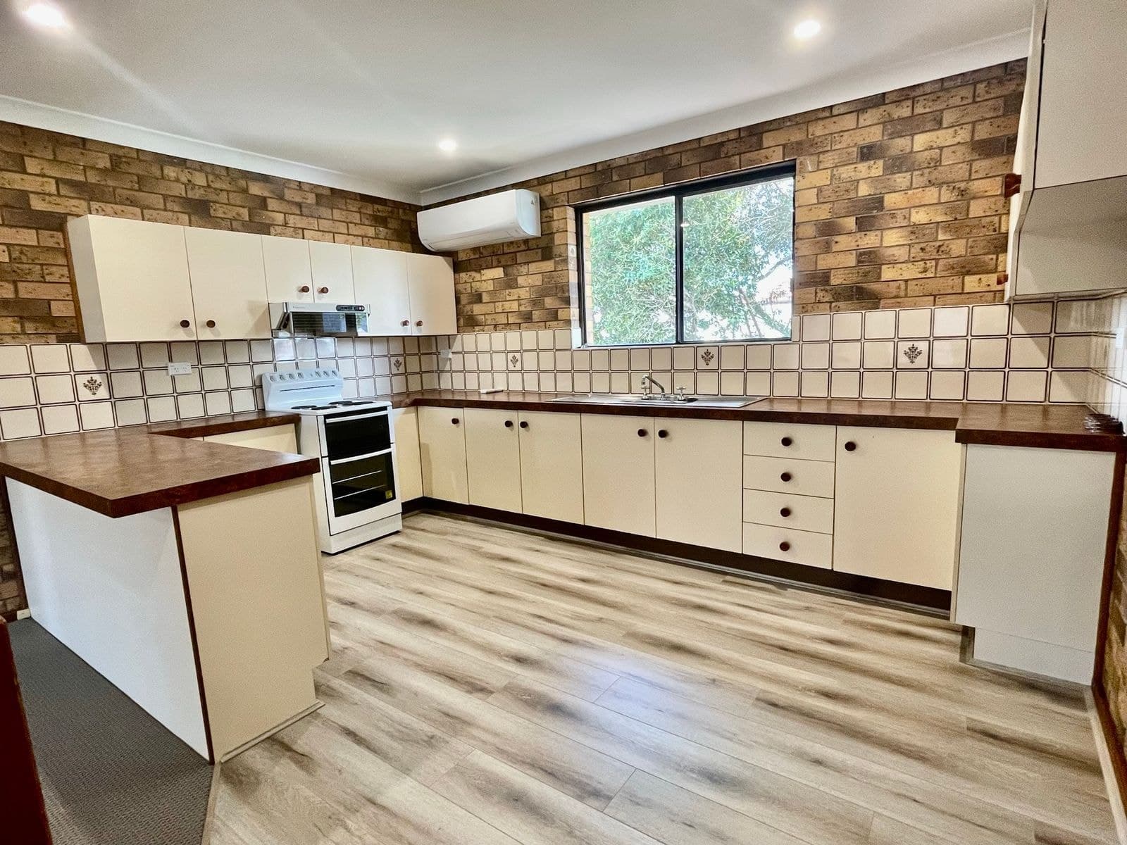 4/3 McEwan Street, Belmont South NSW 2280, Belmont South - Thumbnail 2