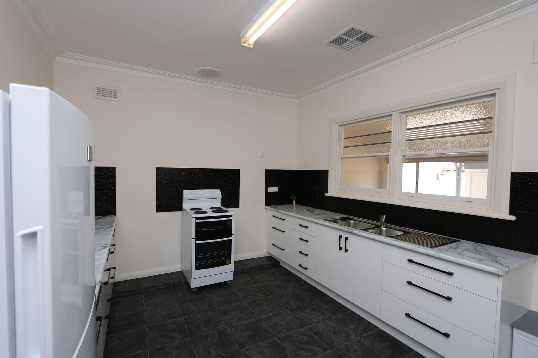 325 Jones Street, Broken Hill NSW 2880, Broken Hill - Thumbnail 5