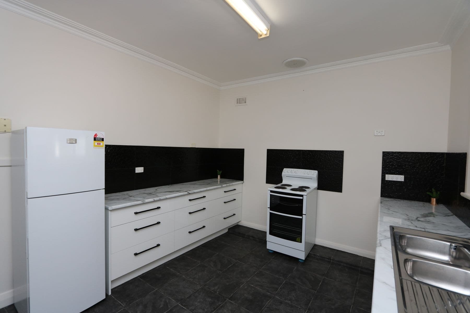 325 Jones Street, Broken Hill NSW 2880, Broken Hill - Thumbnail 6