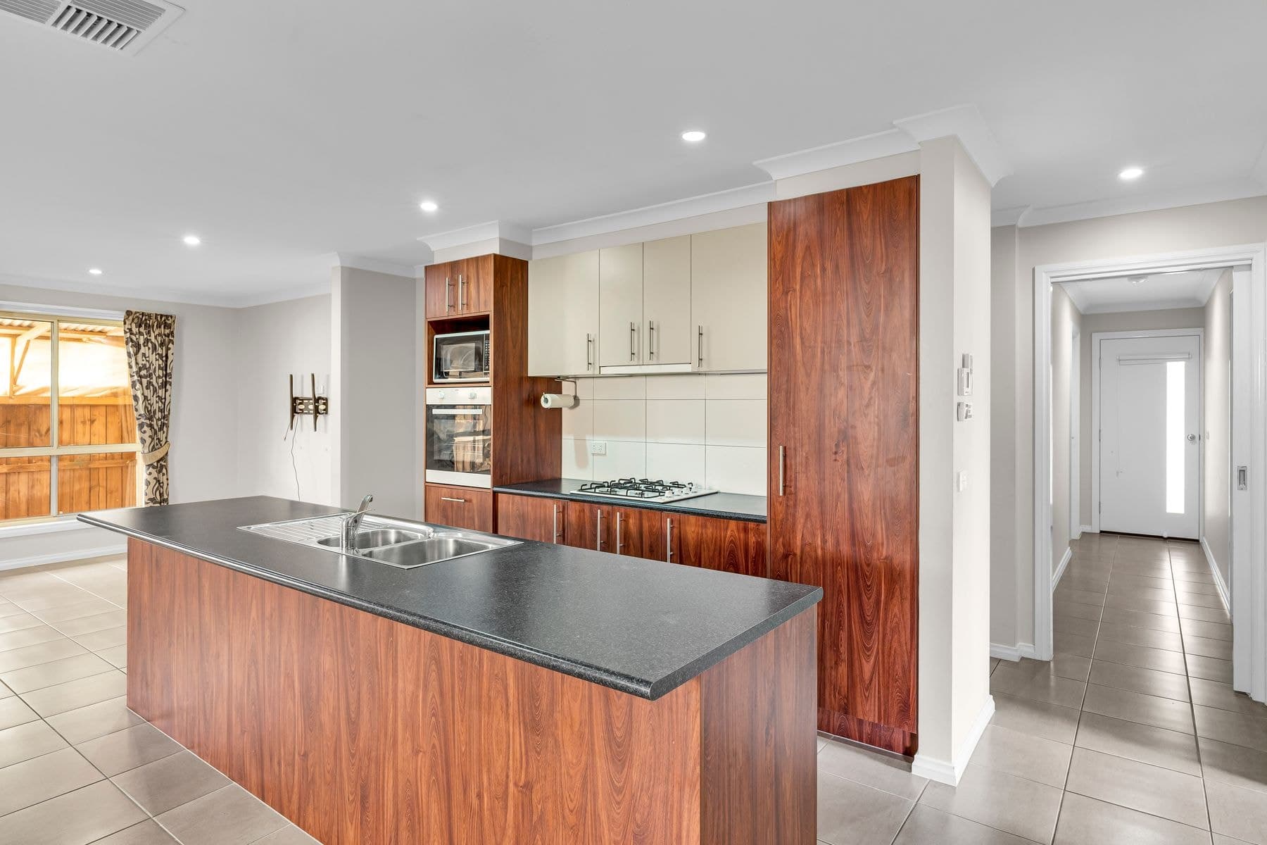 1/36 Somerton Court, Darley VIC 3340, Darley - Thumbnail 2