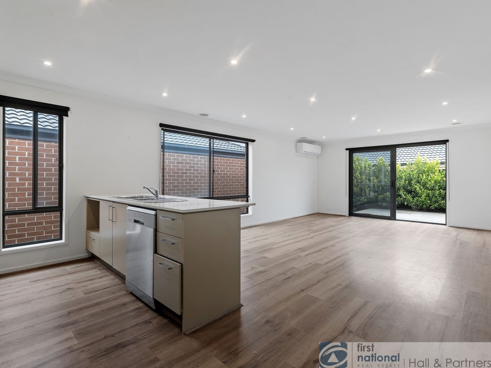 17 Bayview Road, Officer VIC 3809, Officer - Thumbnail 3
