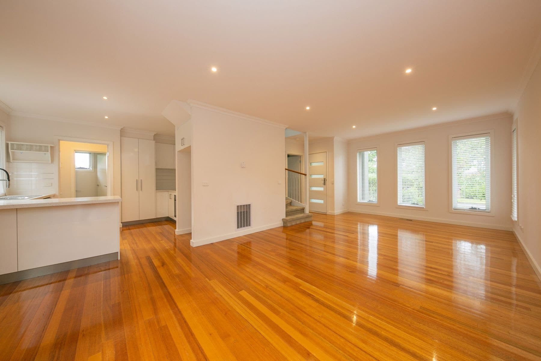 1/11 Hopetoun Street, Mitcham VIC 3132, Mitcham - Thumbnail 2