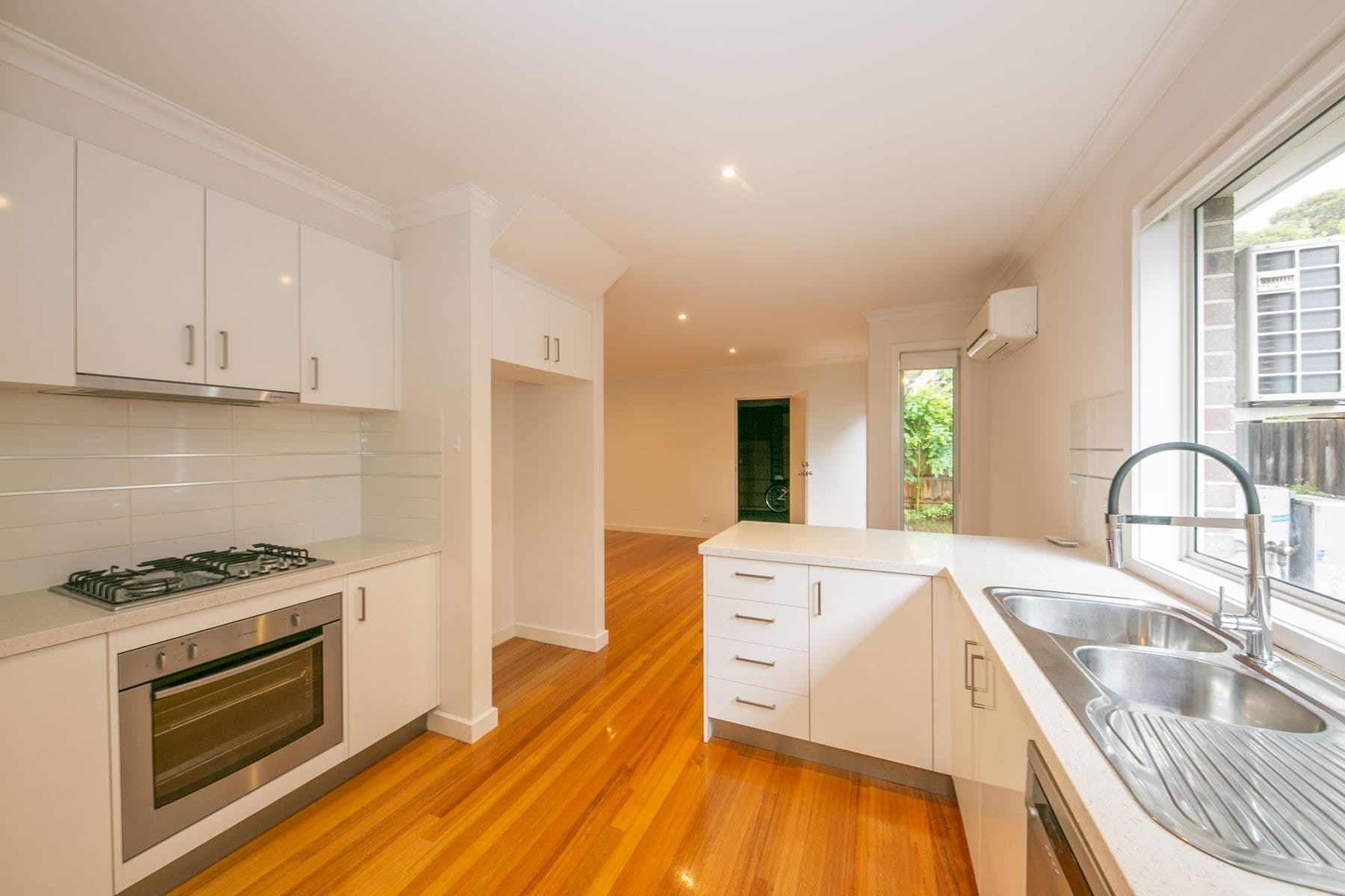 1/11 Hopetoun Street, Mitcham VIC 3132, Mitcham - Thumbnail 3