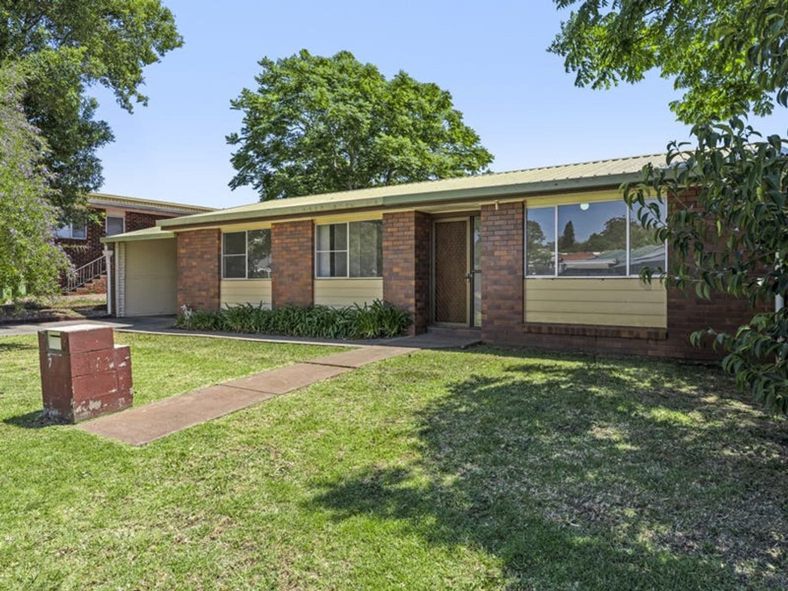 7 Wine Drive, Wilsonton Heights QLD 4350, Wilsonton Heights - Thumbnail 2