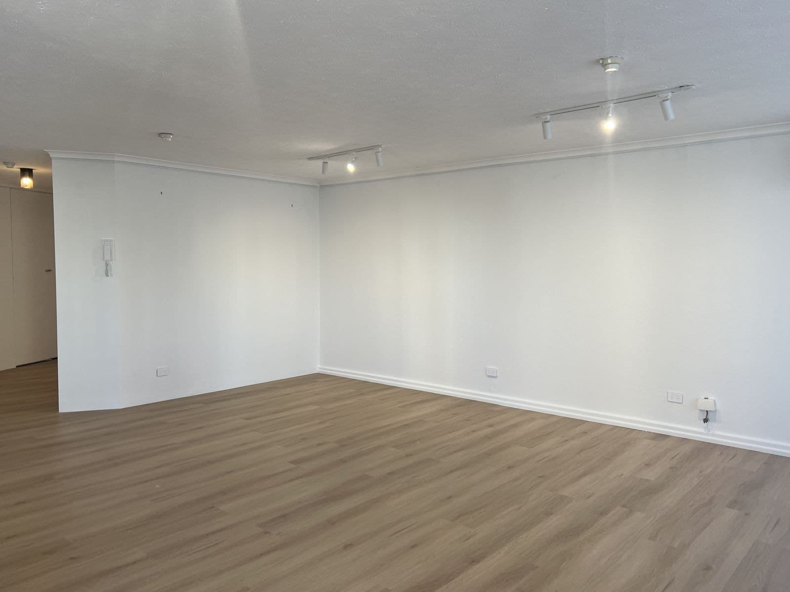27/37 Monaco Street, Surfers Paradise QLD 4217, Surfers Paradise - Thumbnail 4