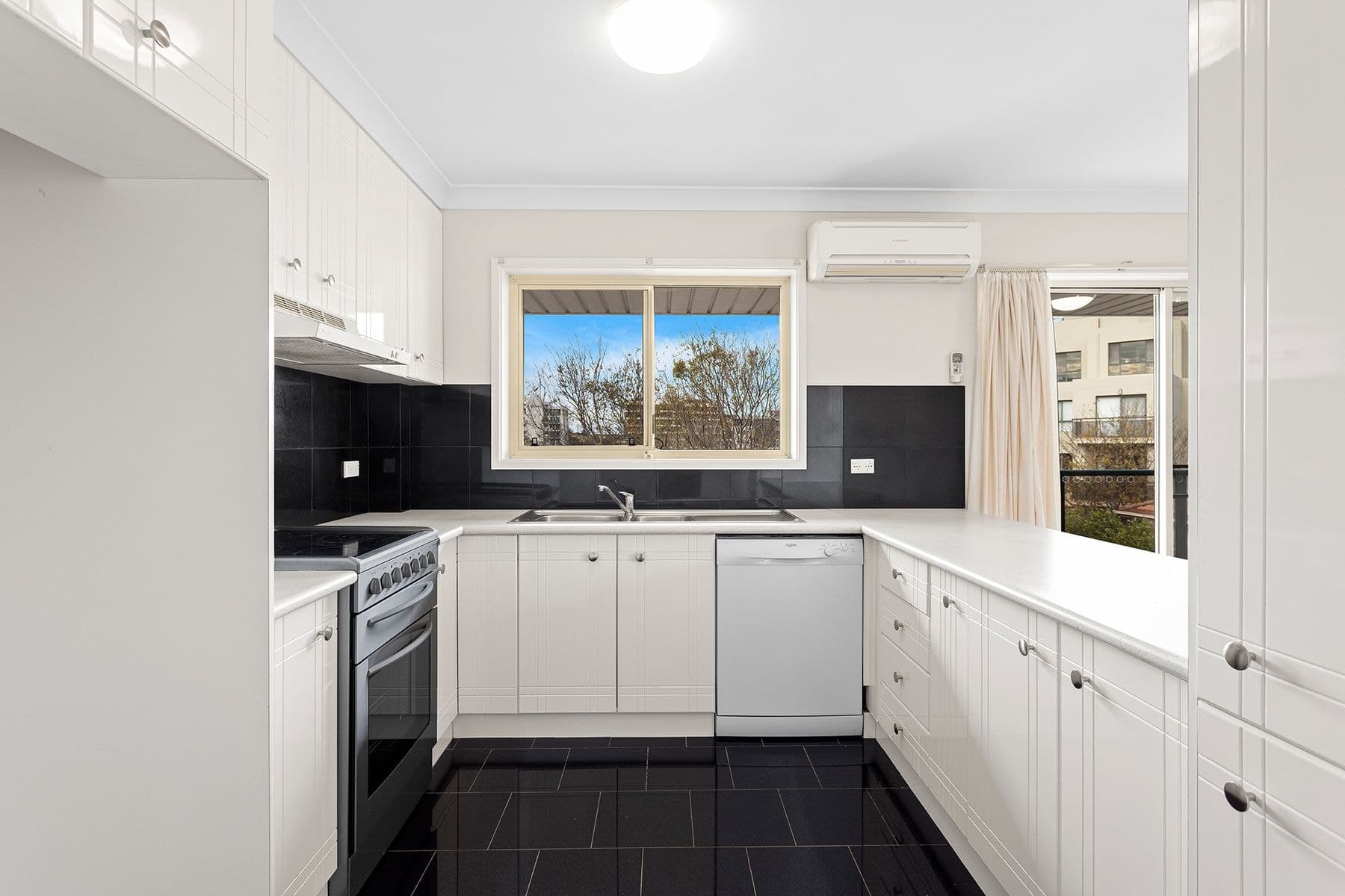16/36A Smith Street, Wollongong NSW 2500, Wollongong - Thumbnail 2