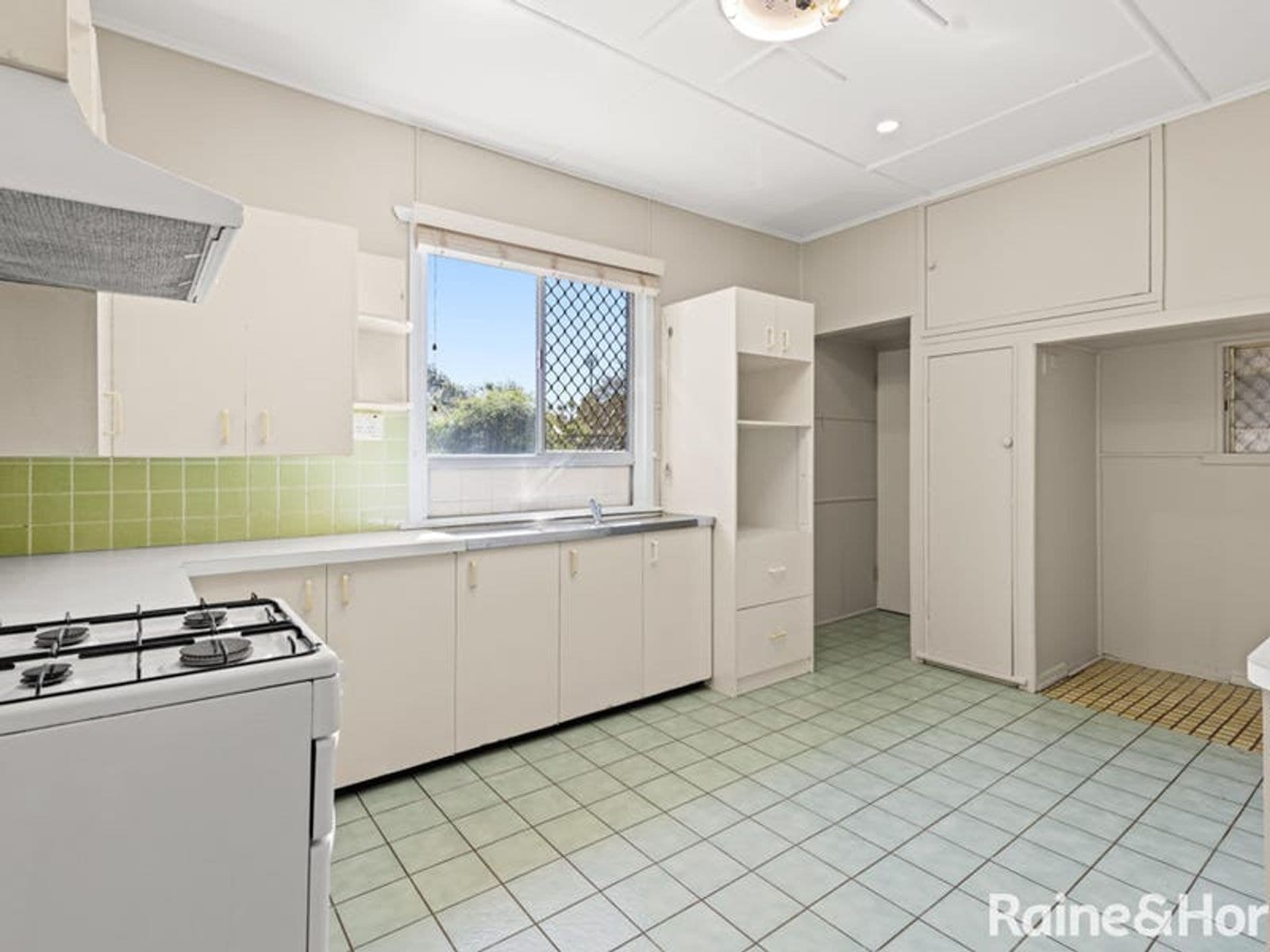 12 Mcwaters Street, North Toowoomba QLD 4350, North Toowoomba - Thumbnail 3
