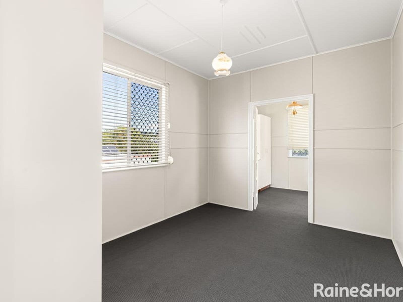 12 Mcwaters Street, North Toowoomba QLD 4350, North Toowoomba - Thumbnail 7