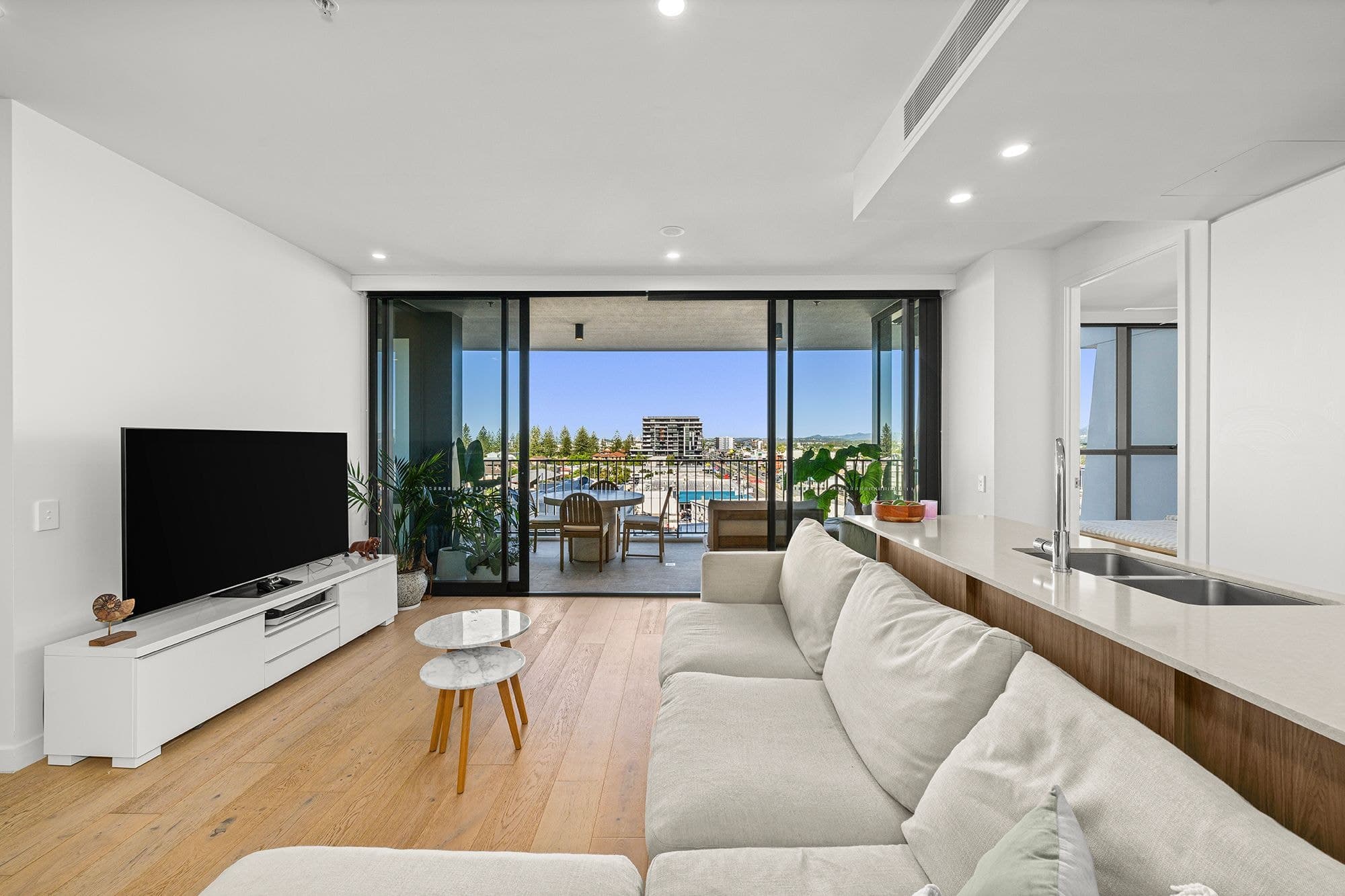 505/43 Peerless Avenue, Mermaid Beach QLD 4218, Mermaid Beach - Thumbnail 4