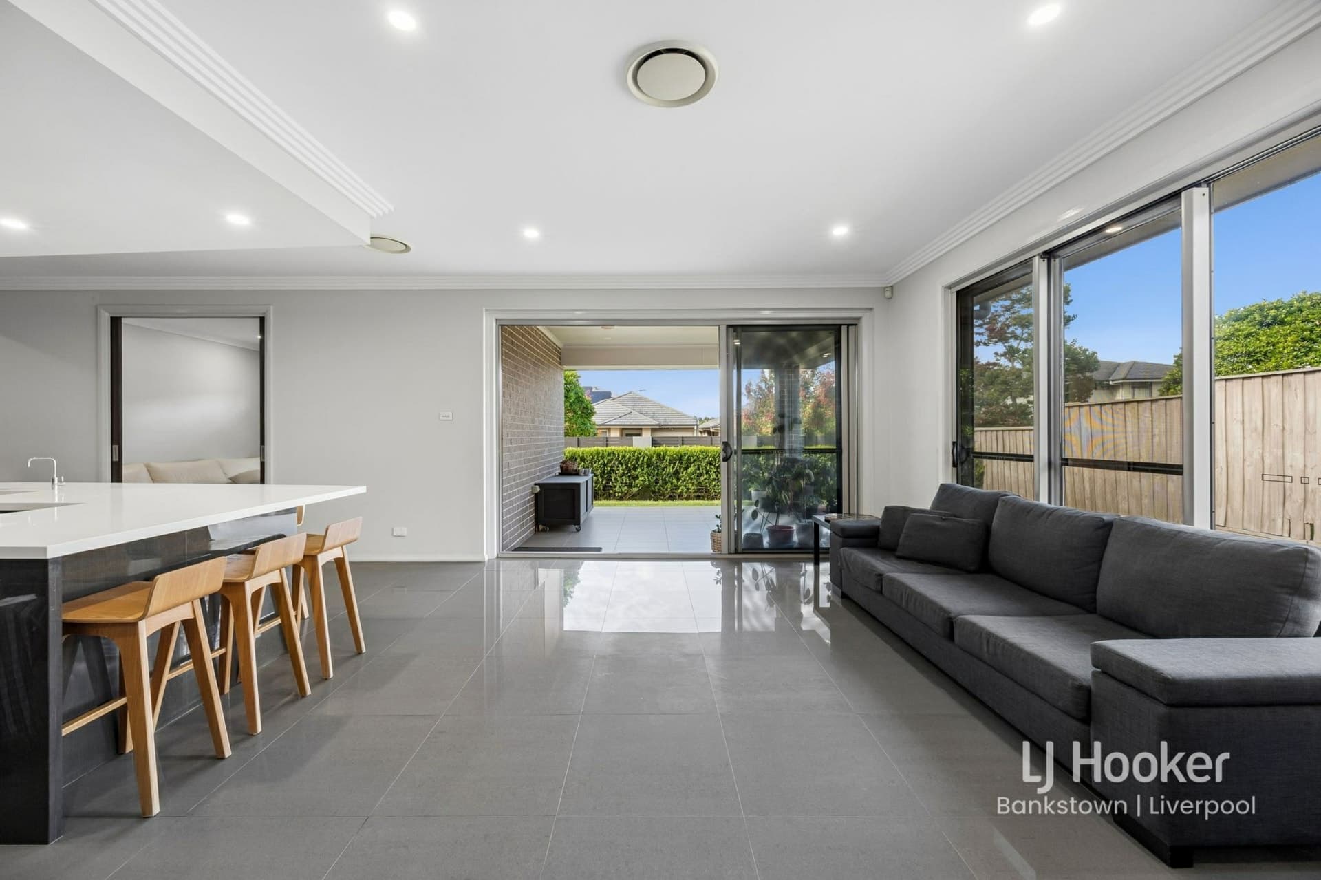 25 Hoy Street, Moorebank, Moorebank - Thumbnail 4