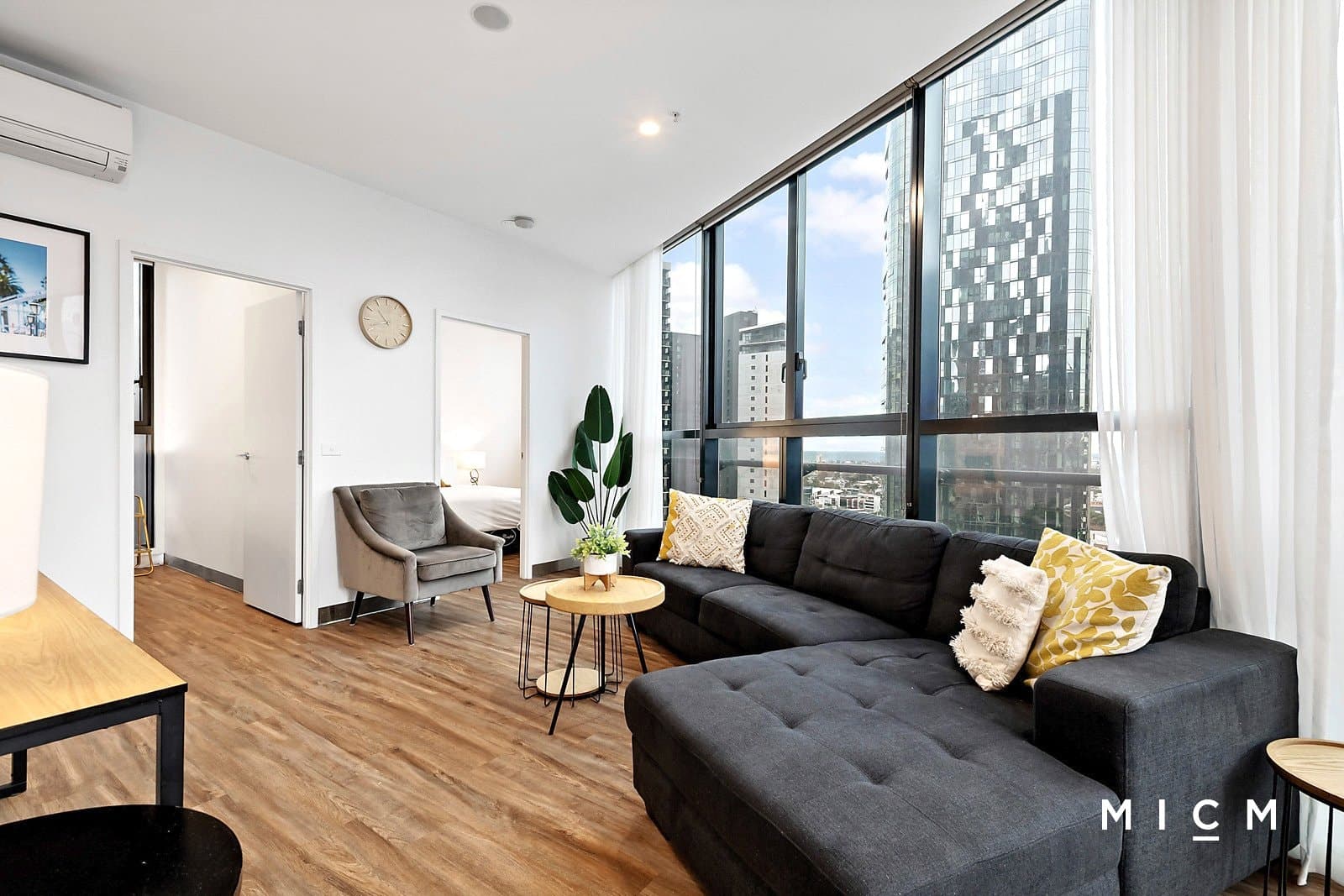 2201/33 Clarke Street, Southbank - Thumbnail 2