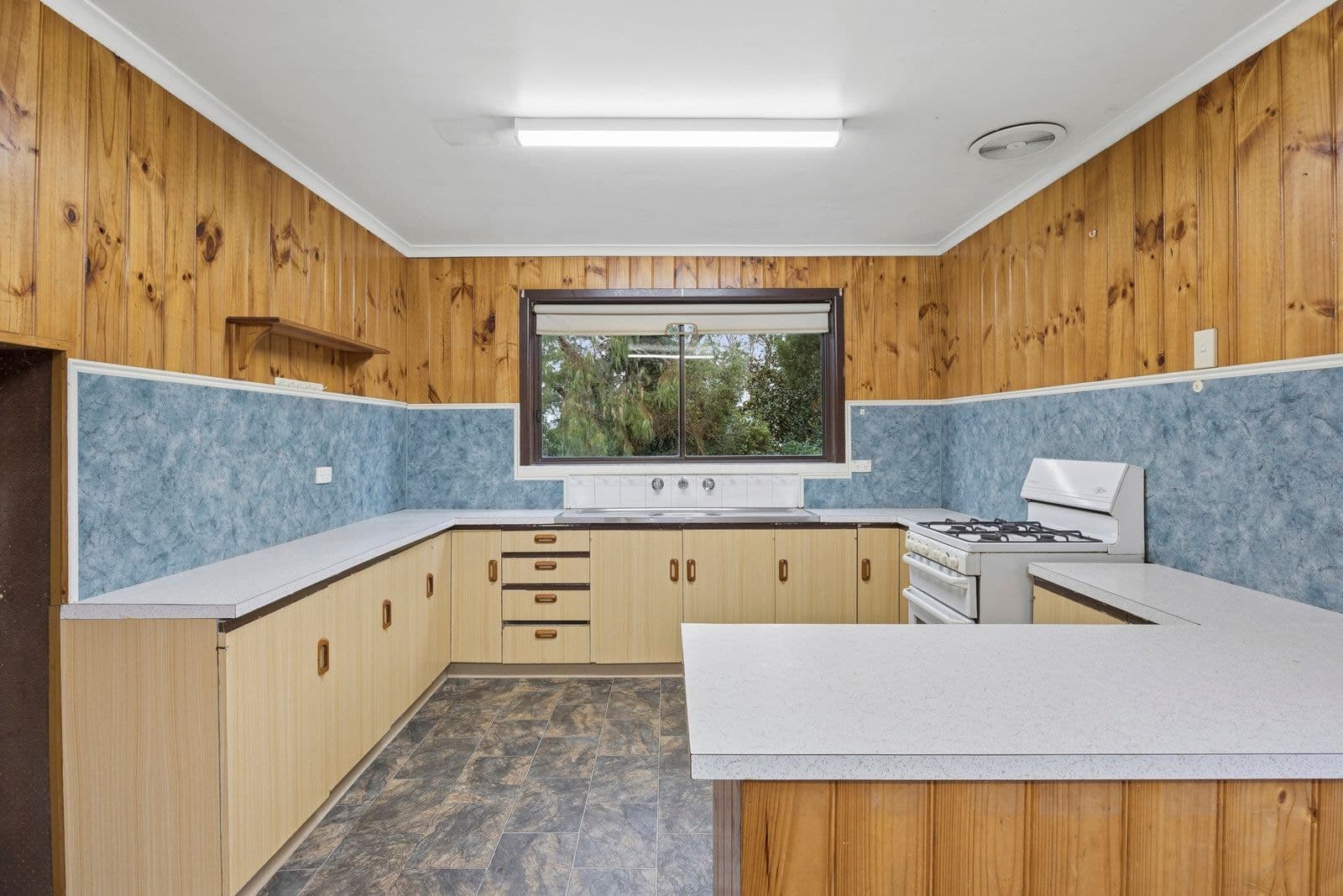 9 Bond Street, Timboon VIC 3268, Timboon - Thumbnail 5
