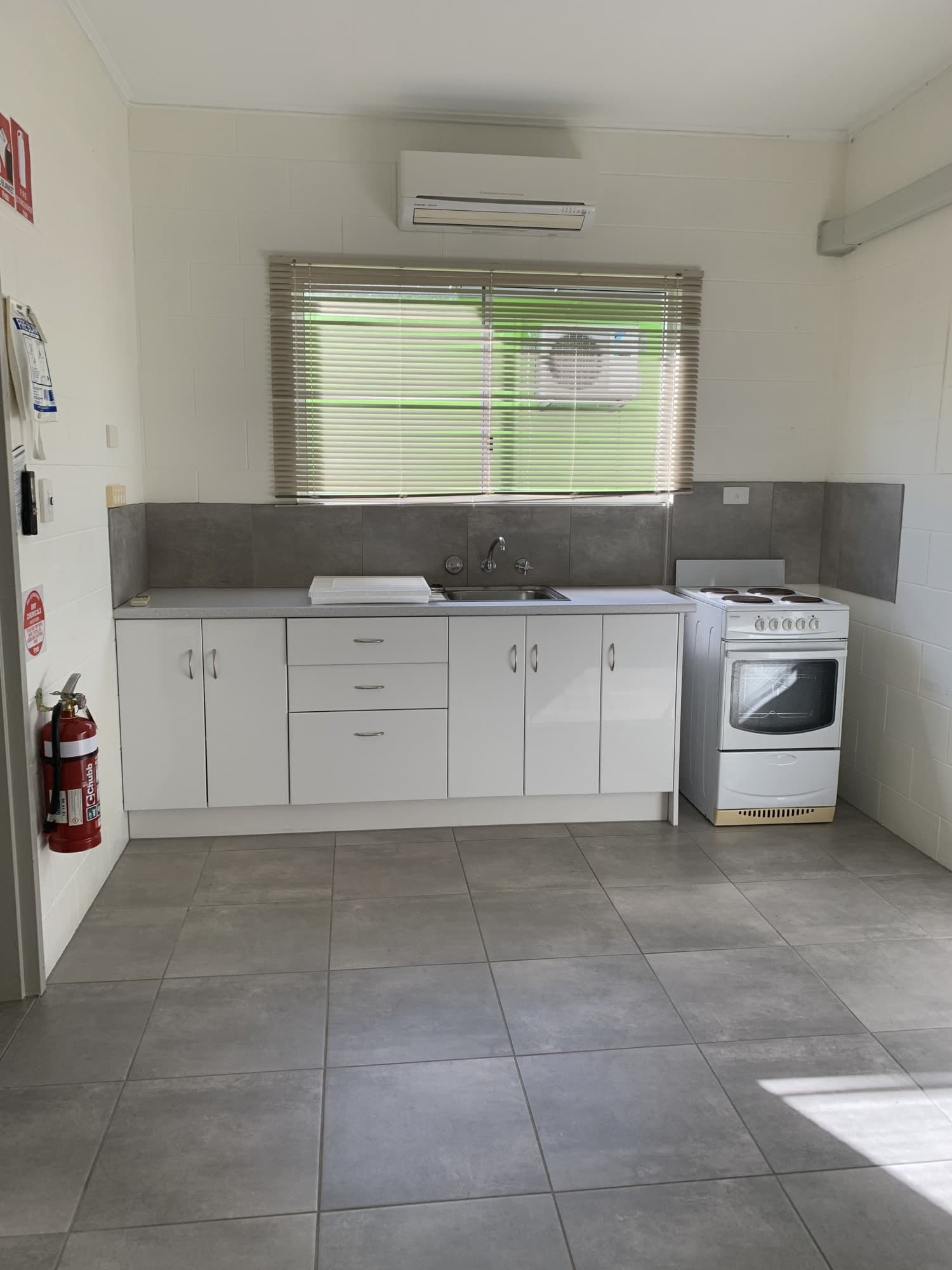 Shop 2 89 Munro Street, Babinda, Babinda - Thumbnail 2