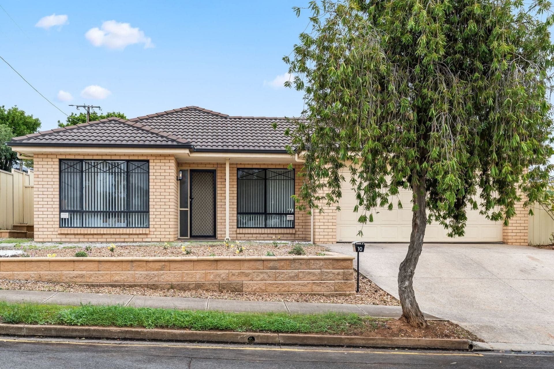 10 Howard Road, Northfield, Northfield - Thumbnail 2