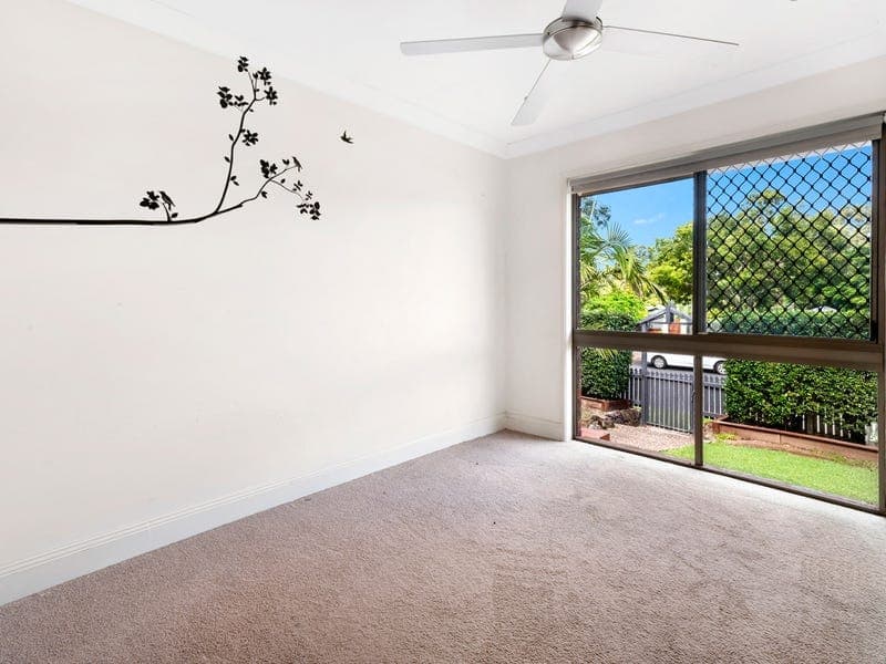 18 Ashford Road, HELENSVALE  QLD  4212, Helensvale - Thumbnail 3