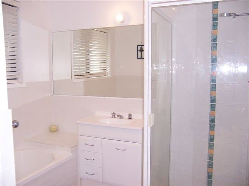 8 Bradstone Rd, CARRARA  QLD  4211, Carrara - Thumbnail 4