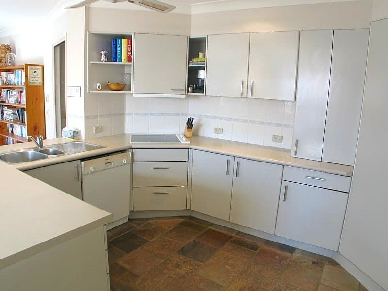 3 Elsemore Crt, CARRARA  QLD  4211, Carrara - Thumbnail 3