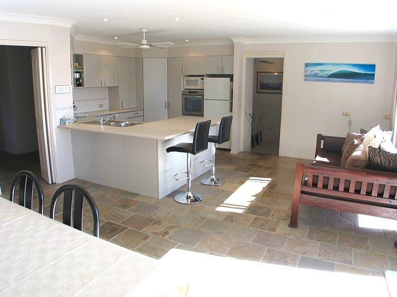 3 Elsemore Crt, CARRARA  QLD  4211, Carrara - Thumbnail 4