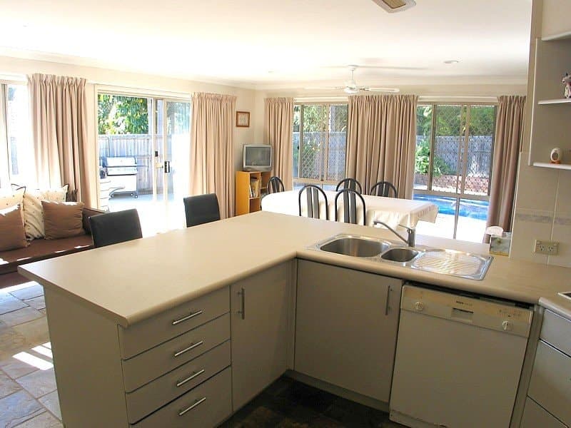 3 Elsemore Crt, CARRARA  QLD  4211, Carrara - Thumbnail 5