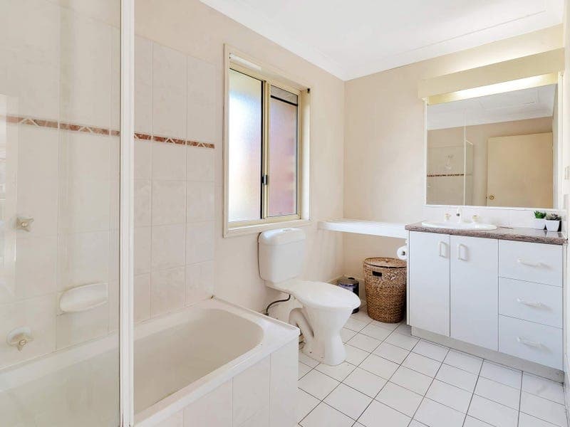 1/8 Doyalson Place, HELENSVALE  QLD  4212, Helensvale - Thumbnail 3