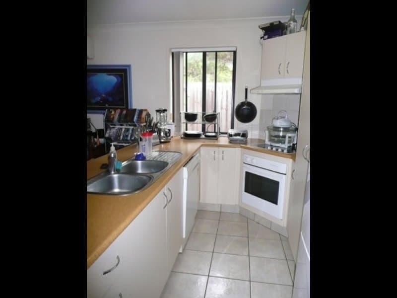 6/24 Amsonia Court, ARUNDEL  QLD  4214, Arundel - Thumbnail 2