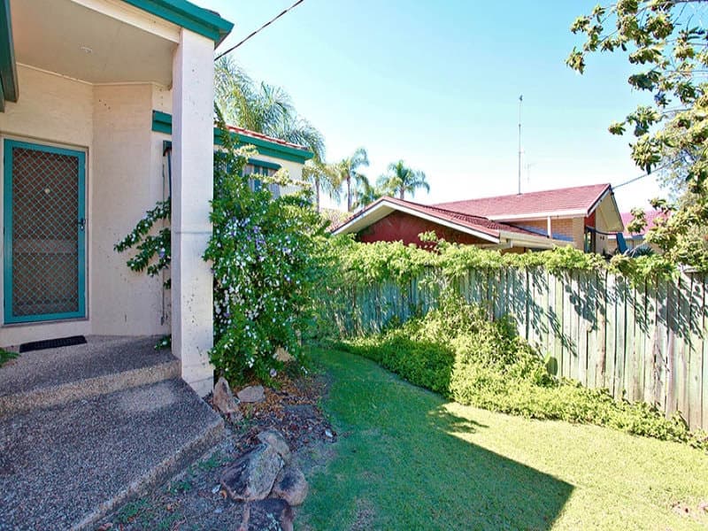 2/118 Government Road, LABRADOR  QLD  4215, Labrador - Thumbnail 2