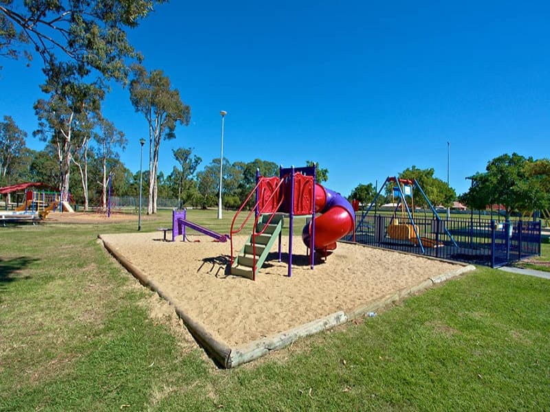 2/118 Government Road, LABRADOR  QLD  4215, Labrador - Thumbnail 3