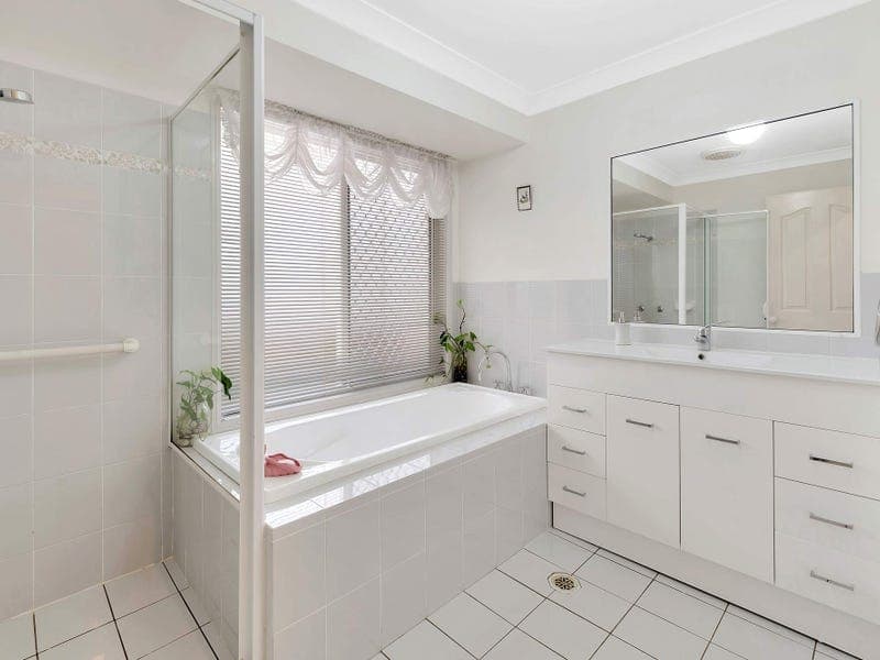 3 Atkins Place, HELENSVALE  QLD  4212, Helensvale - Thumbnail 2