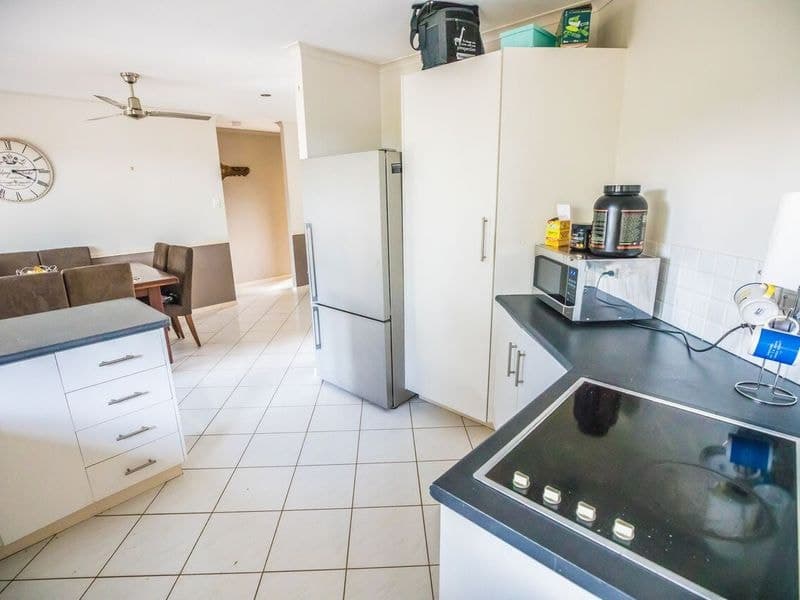 9 Edgemount Court, OXENFORD  QLD  4210, Oxenford - Thumbnail 2