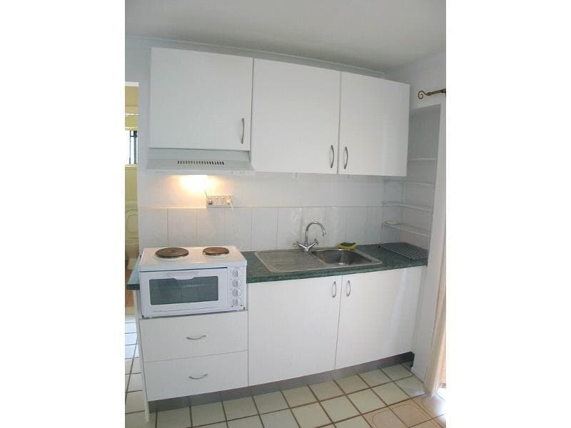 1 Marble Drive, CARRARA  QLD  4211, Carrara - Thumbnail 3