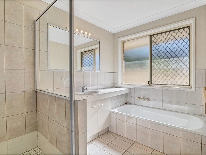 49 Kingaroy Avenue, HELENSVALE  QLD  4212, Helensvale - Thumbnail 3