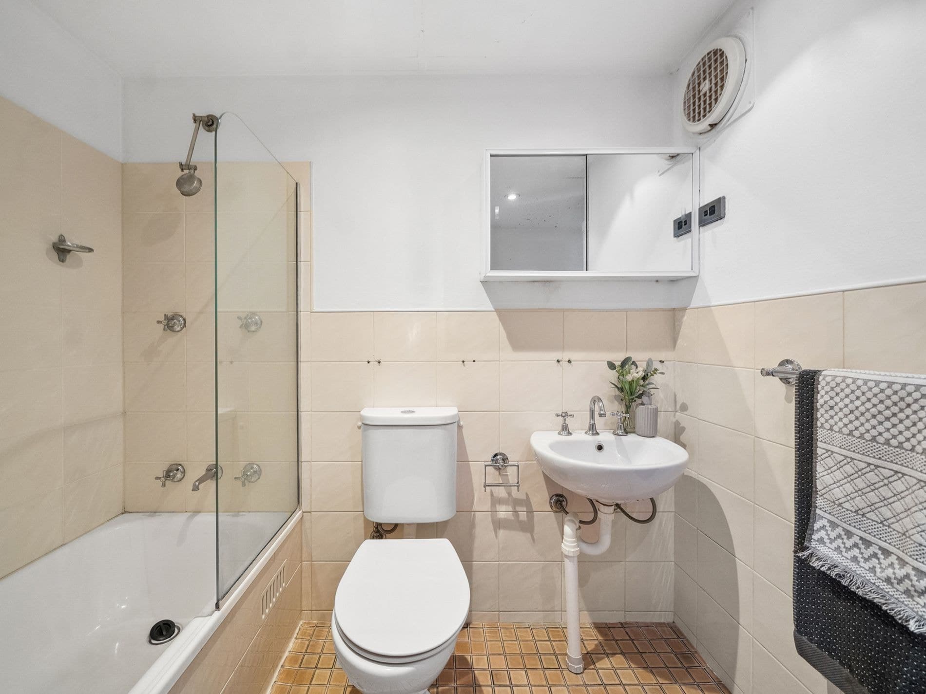 26 / 5-13 Hutchinson Street, Surry Hills, Surry Hills - Thumbnail 2