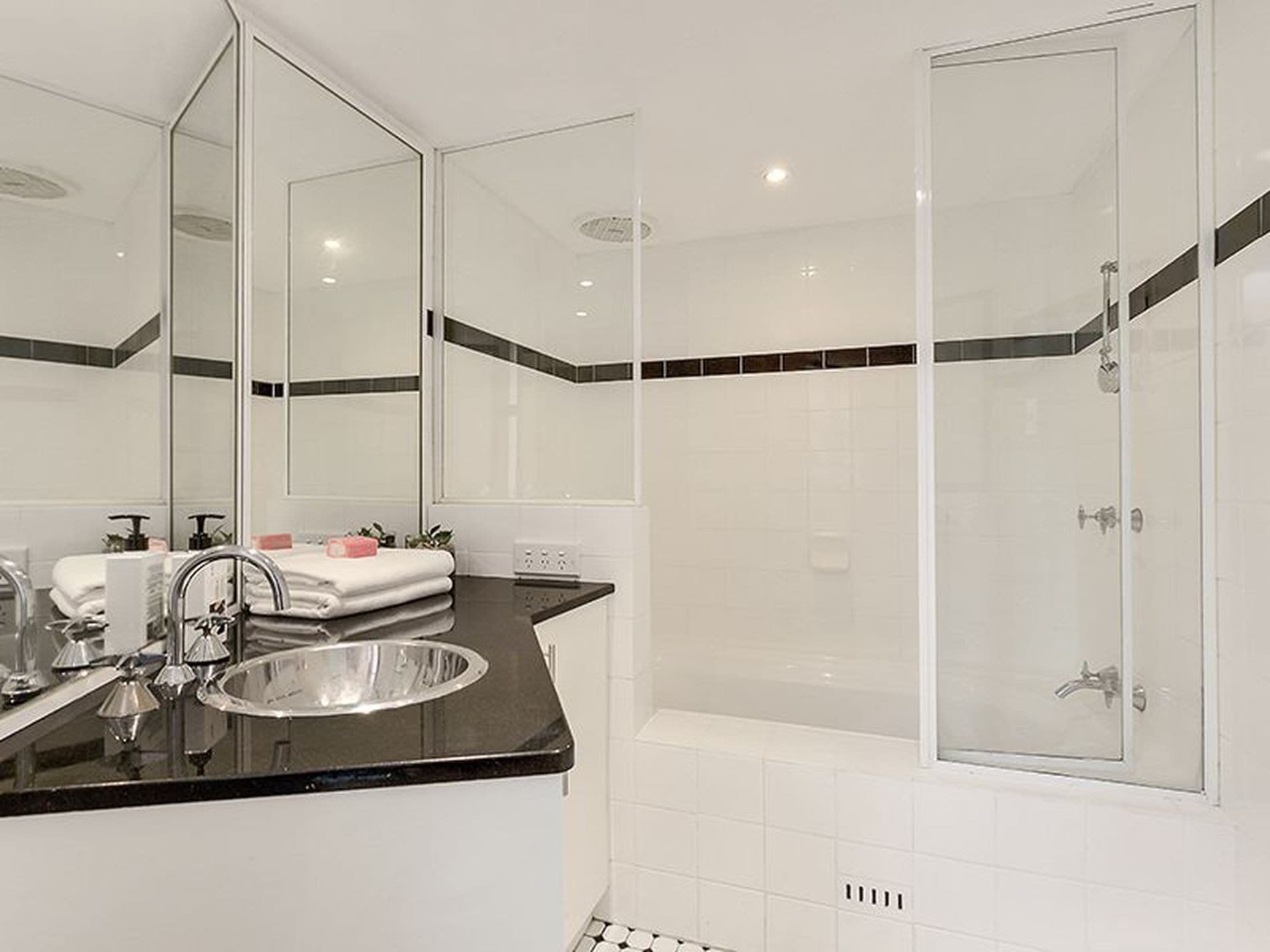 110 / 6-8 Ward Avenue, Potts Point, Potts Point - Image 1