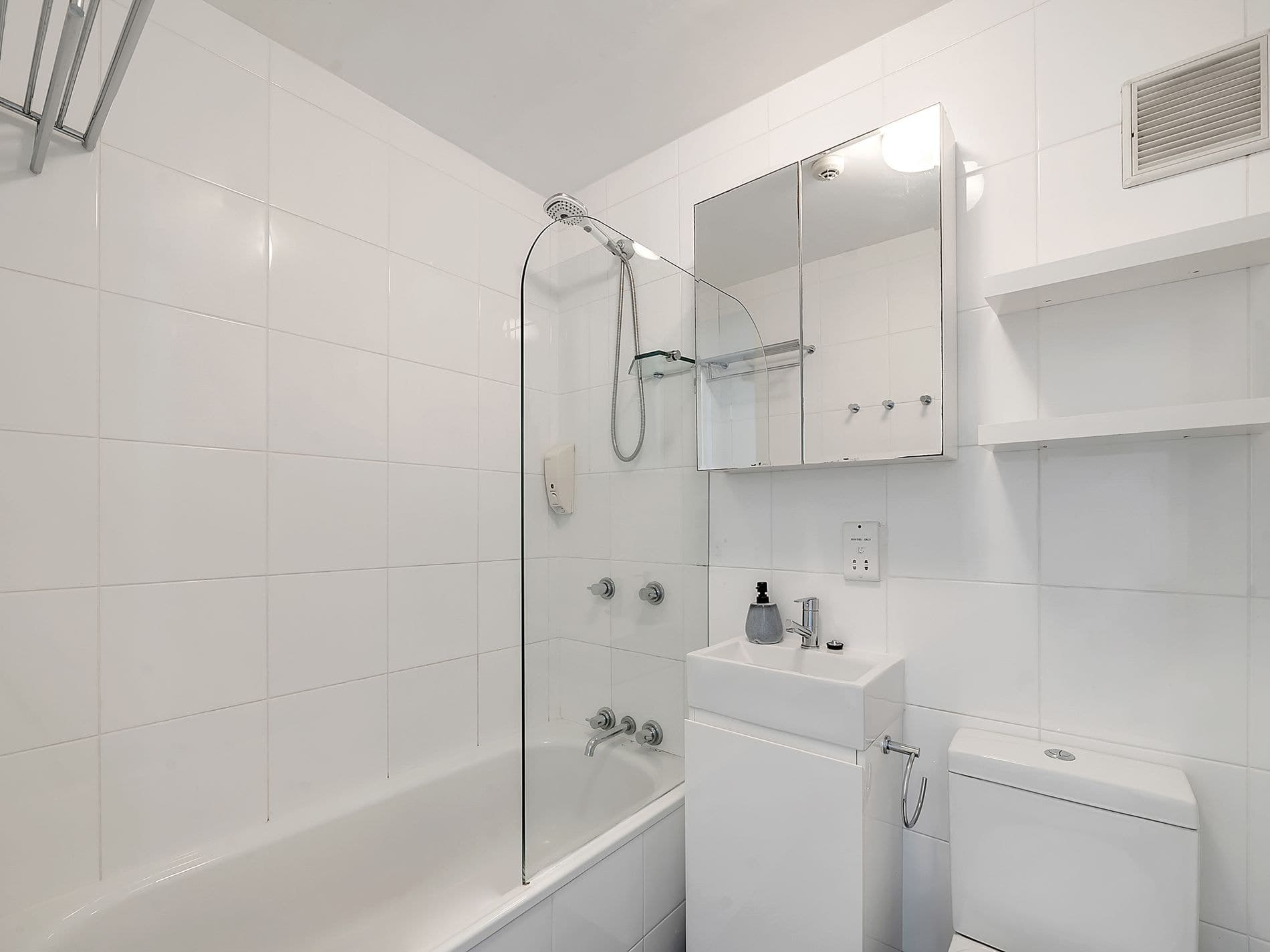 906 / 22 Central Avenue, Manly, Manly - Thumbnail 2