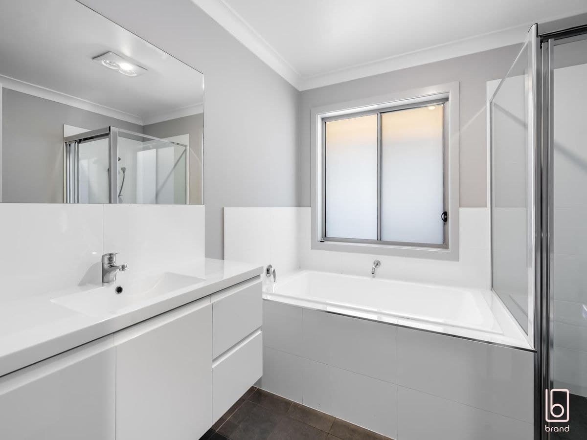 5 Ashbrook Street, WOONGARRAH, Woongarrah - Image 1