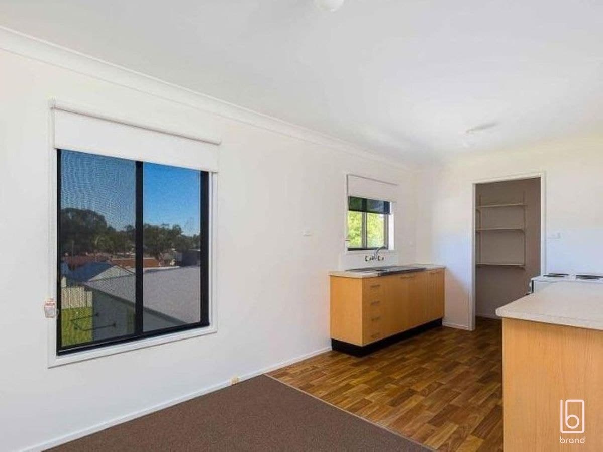 26 Campbell Parade, MANNERING PARK, Mannering Park - Thumbnail 3