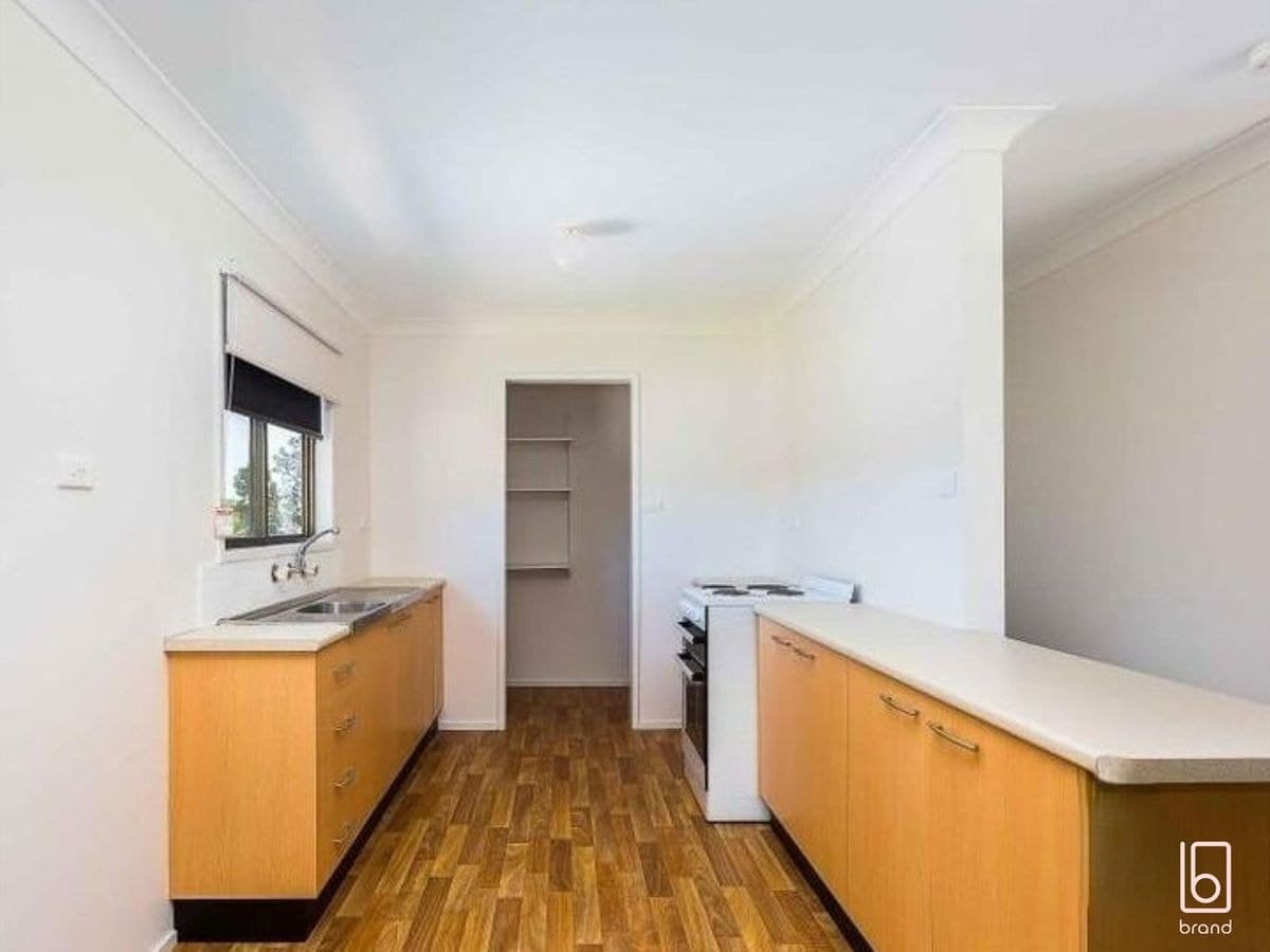 26 Campbell Parade, MANNERING PARK, Mannering Park - Thumbnail 4