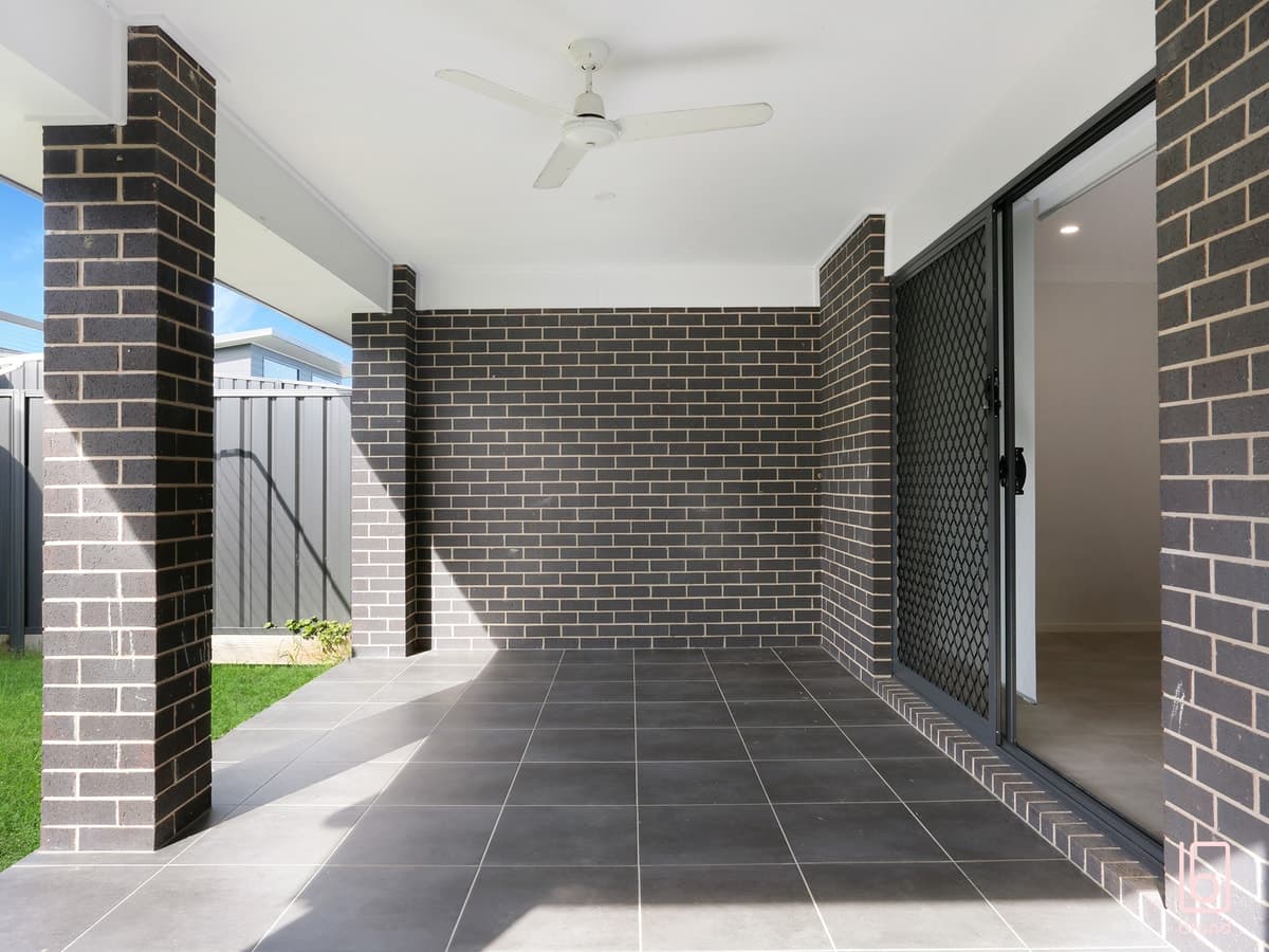 34 Bradman Drive, WOONGARRAH, Woongarrah - Thumbnail 2
