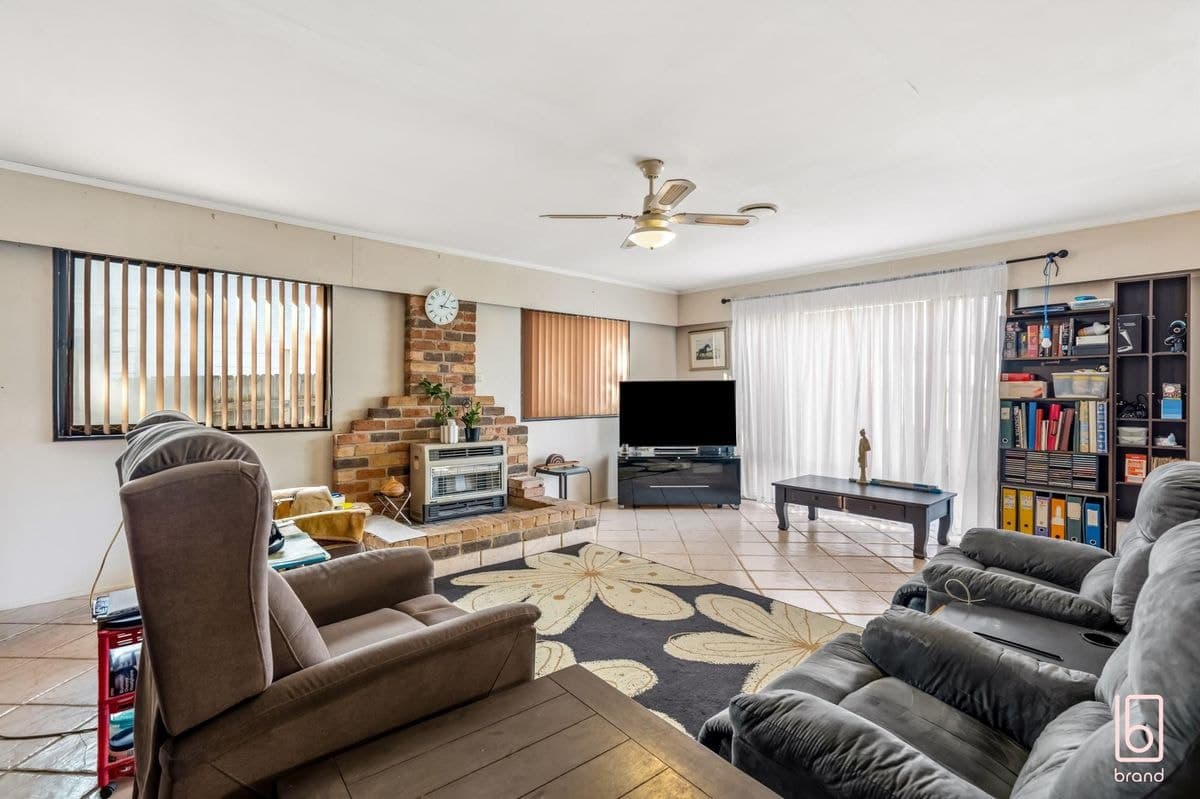 20 Kawana Avenue, BLUE HAVEN, Blue Haven - Thumbnail 7