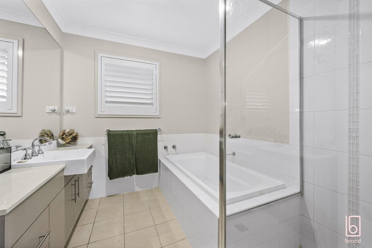8 Eastwood Avenue, HAMLYN TERRACE, Hamlyn Terrace - Image 1