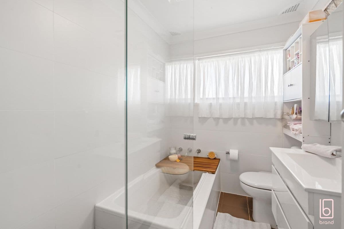 8 Georgina Avenue, GOROKAN, Gorokan - Thumbnail 8