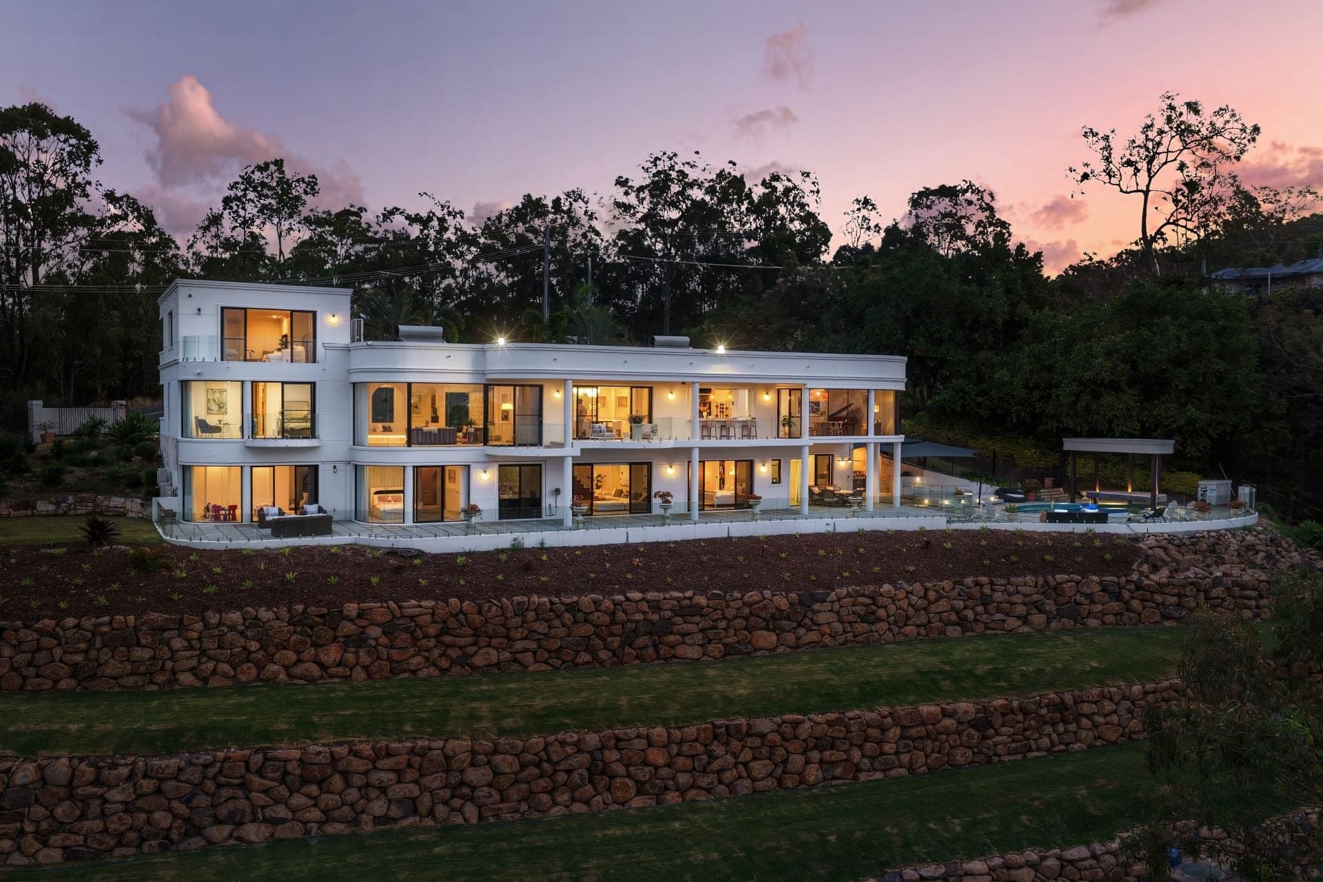 233 The Panorama, Tallai - Thumbnail 2