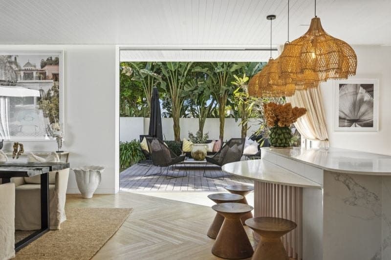 6 Maxime Court, Isle Of Capri - Thumbnail 2