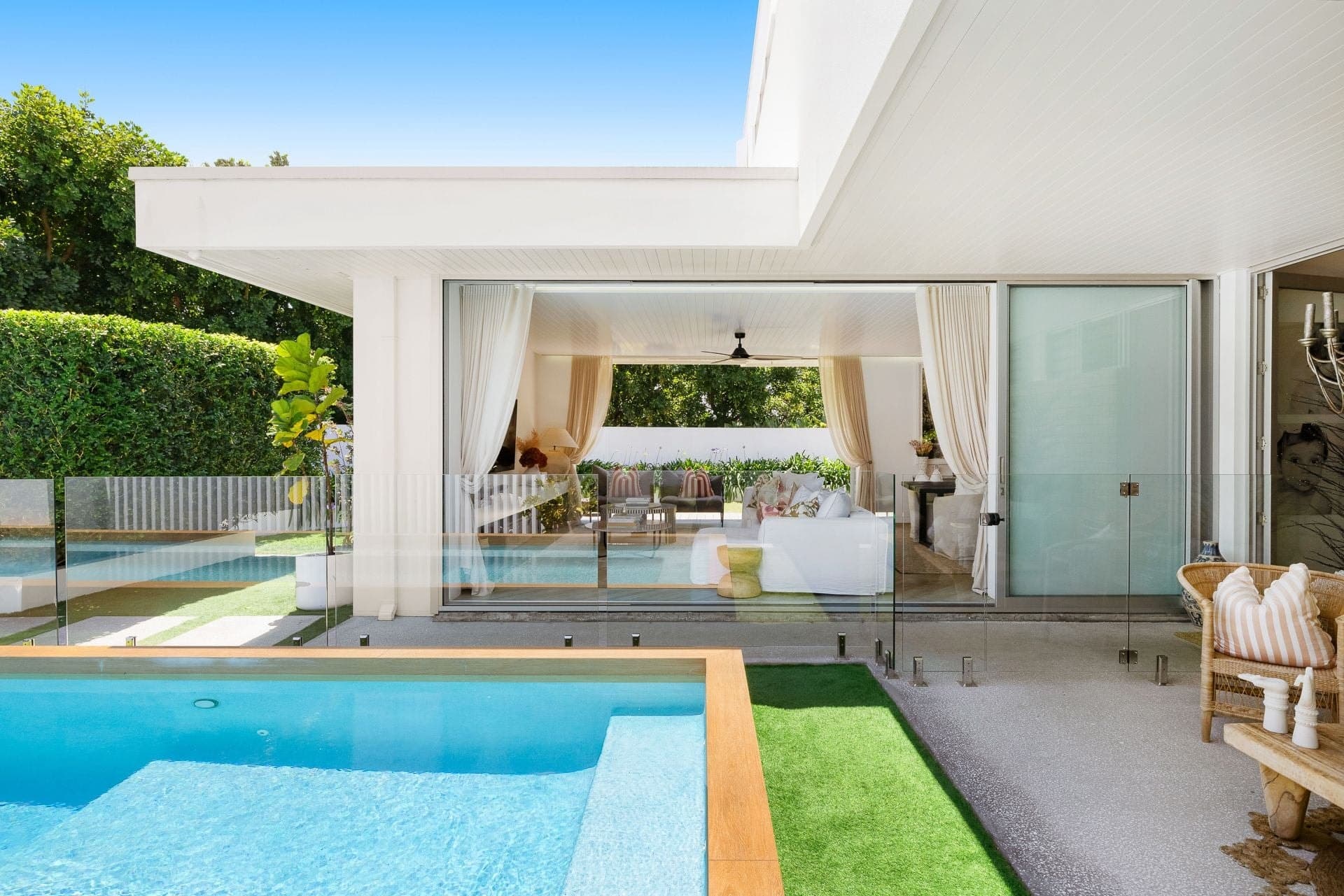 6 Maxime Court, Isle Of Capri - Thumbnail 4