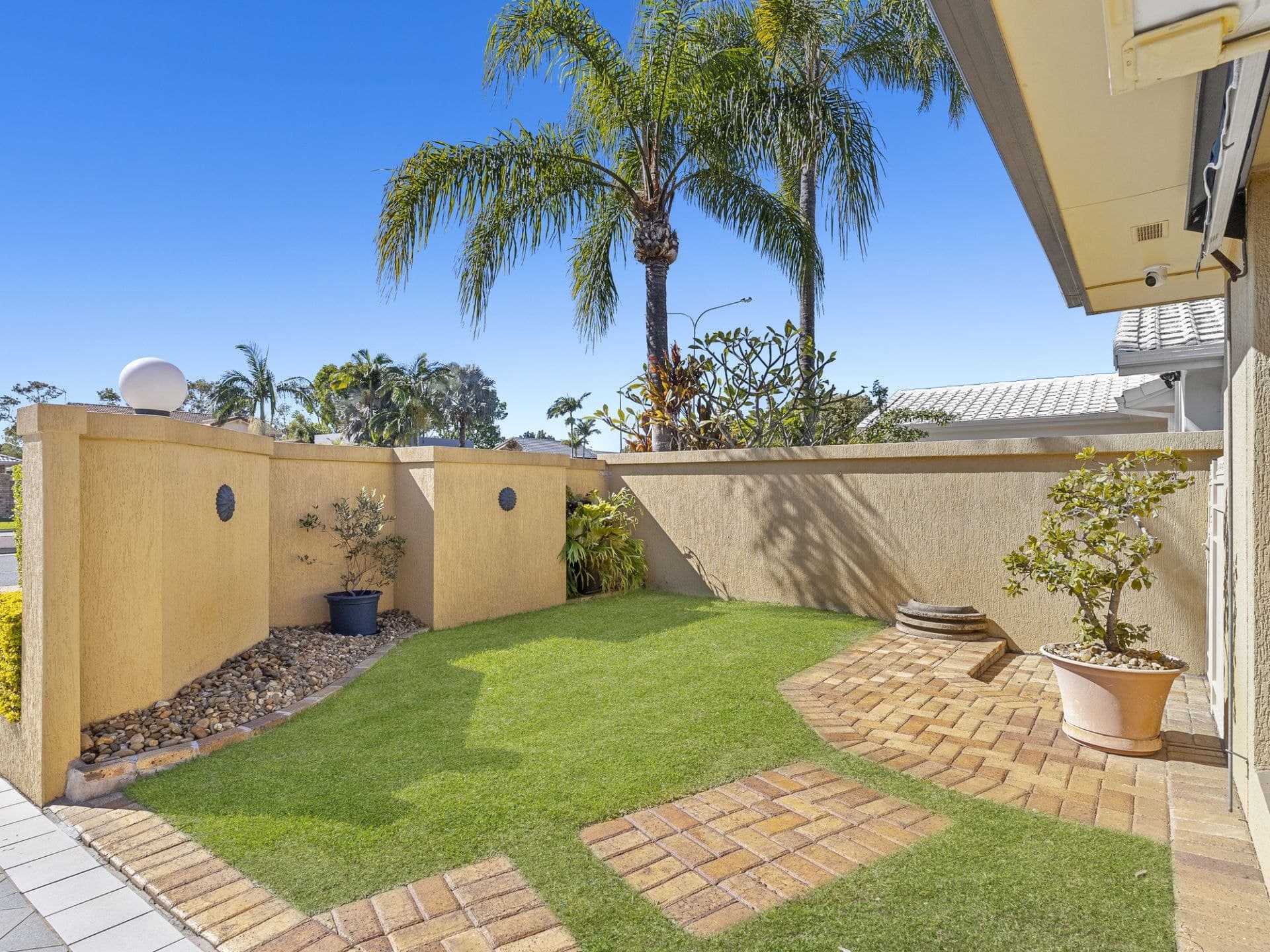 60 Lae Drive, Runaway Bay - Image 1