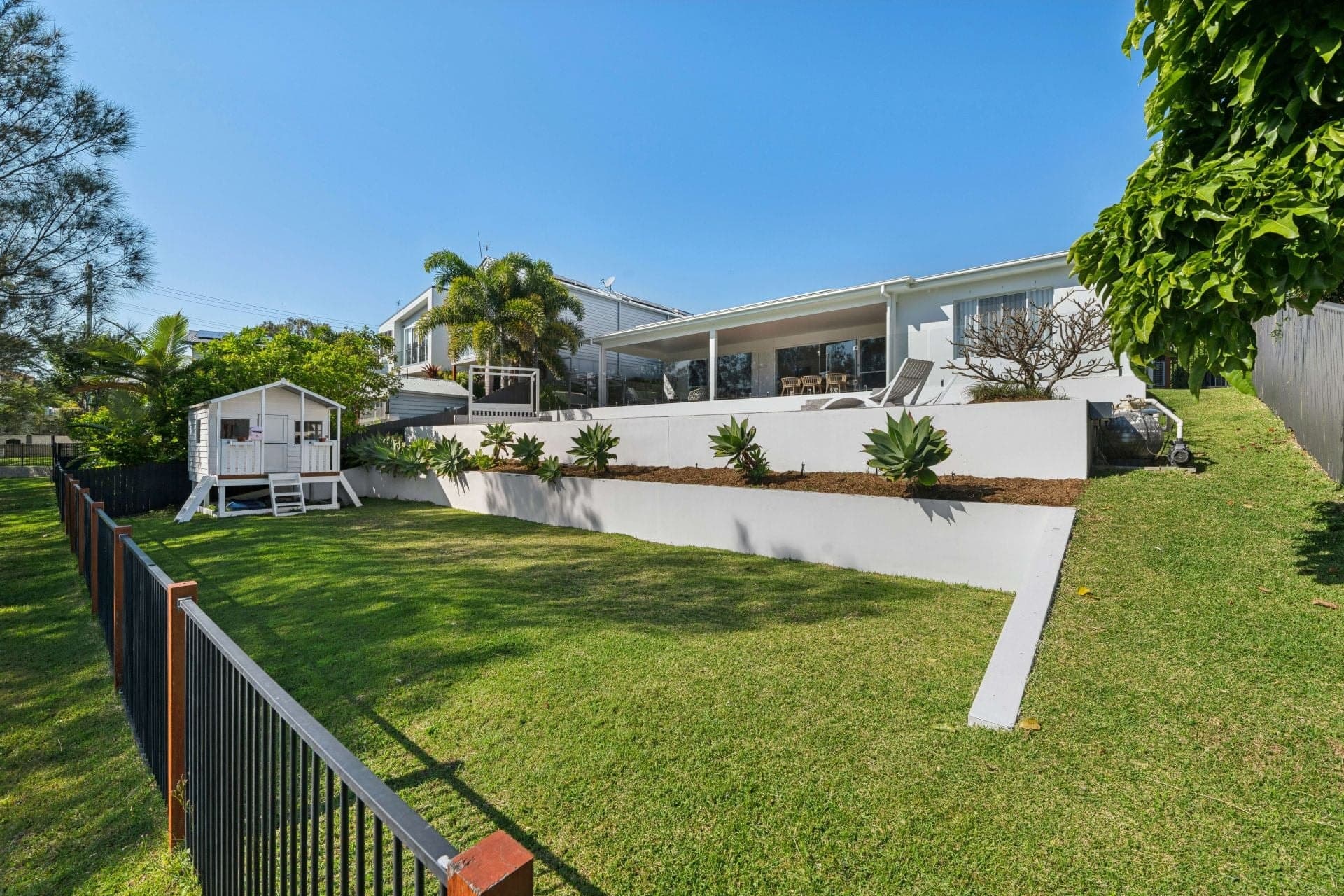 5 Kingfisher Crescent, Burleigh Waters - Image 1