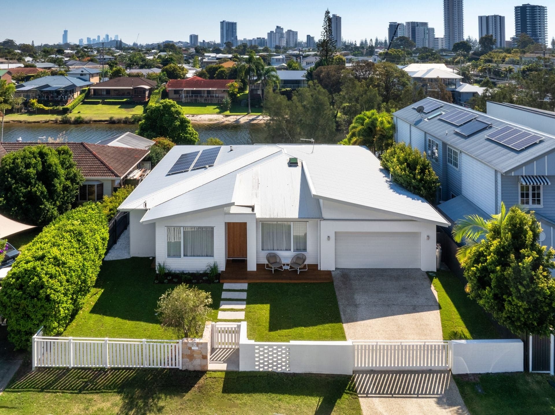 5 Kingfisher Crescent, Burleigh Waters - Thumbnail 3